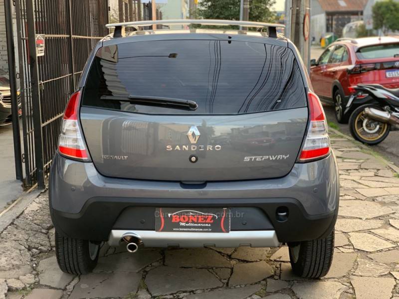 RENAULT - SANDERO - 2012/2013 - Cinza - R$ 42.990,00