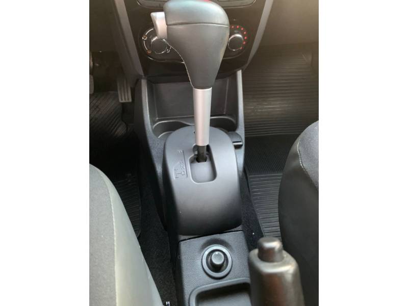 RENAULT - SANDERO - 2011/2012 - Vermelha - R$ 36.990,00