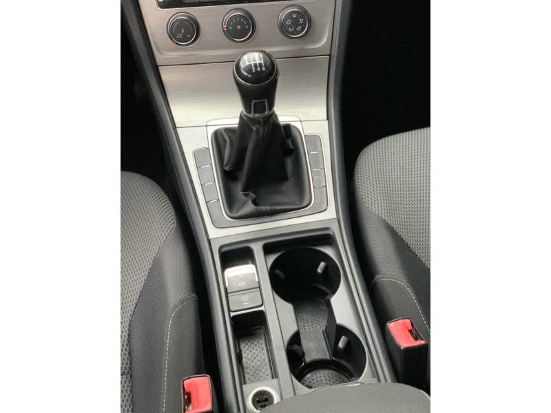 VOLKSWAGEN - GOLF - 2013/2014 - Prata - R$ 69.990,00