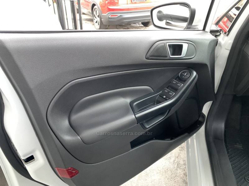 FORD - FIESTA - 2014/2015 - Branca - R$ 51.990,00