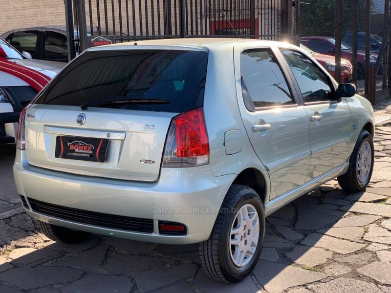 FIAT - PALIO - 2006/2007 - Verde - R$ 26.990,00