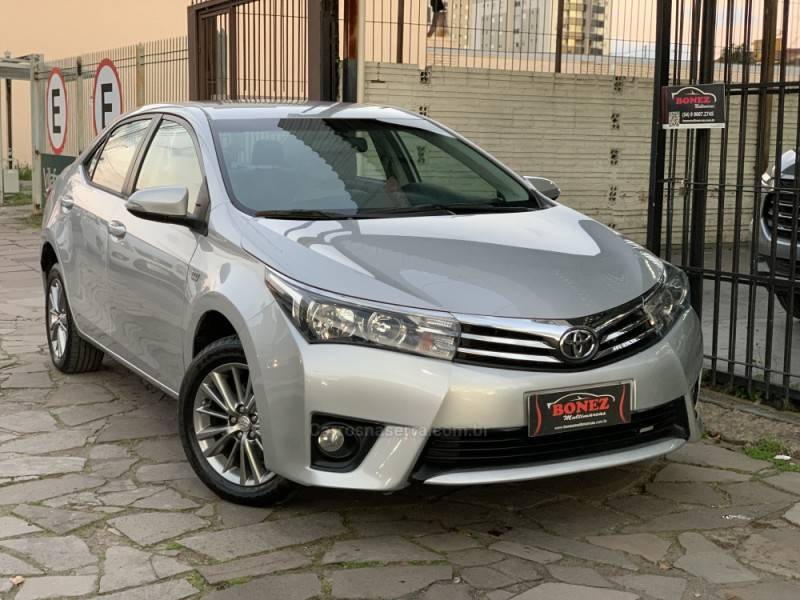 TOYOTA - COROLLA - 2015/2016 - Prata - R$ 87.990,00