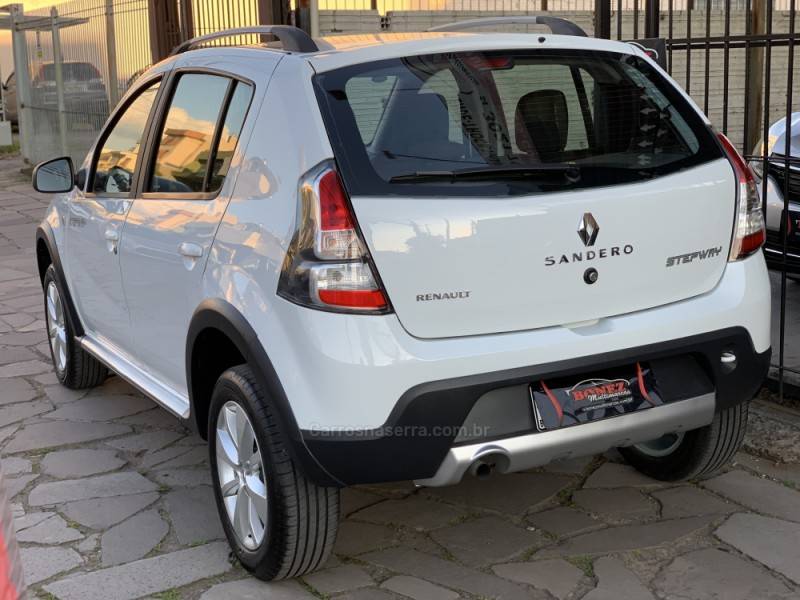 RENAULT - SANDERO - 2014/2014 - Branca - R$ 43.990,00