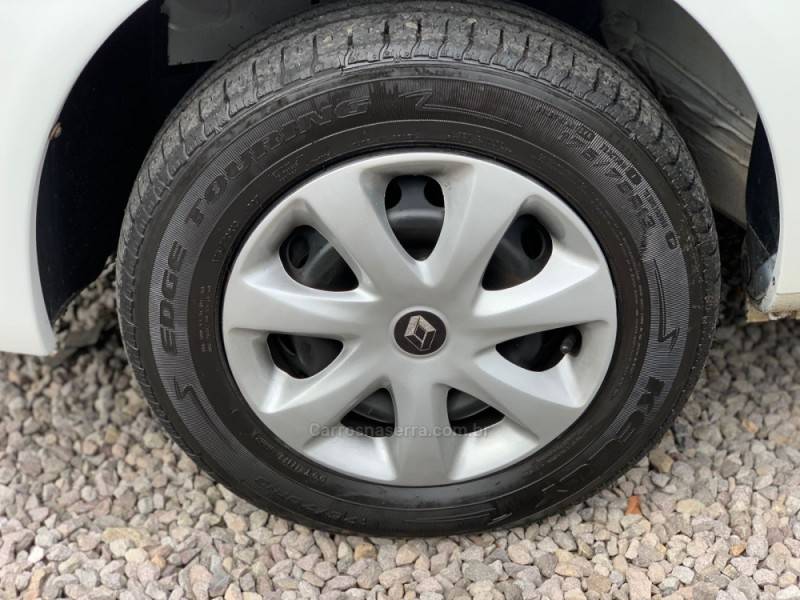 RENAULT - CLIO - 2015/2016 - Branca - R$ 35.990,00