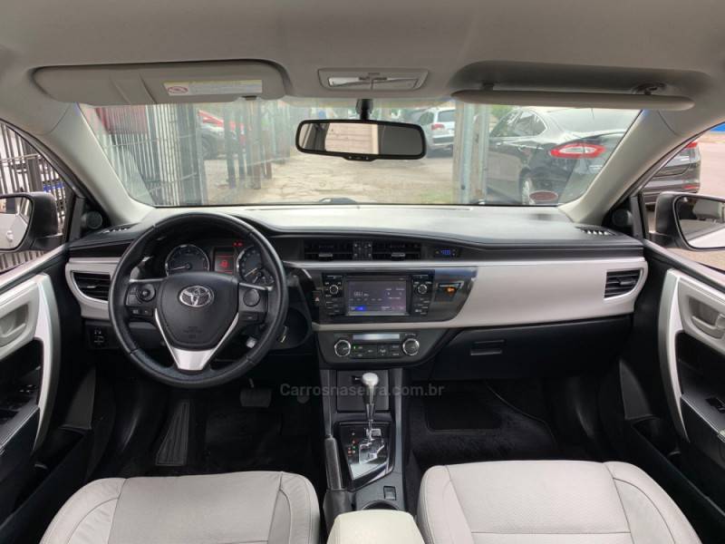 TOYOTA - COROLLA - 2014/2015 - Prata - R$ 88.990,00