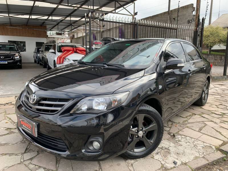 TOYOTA - COROLLA - 2013/2014 - Preta - R$ 70.990,00