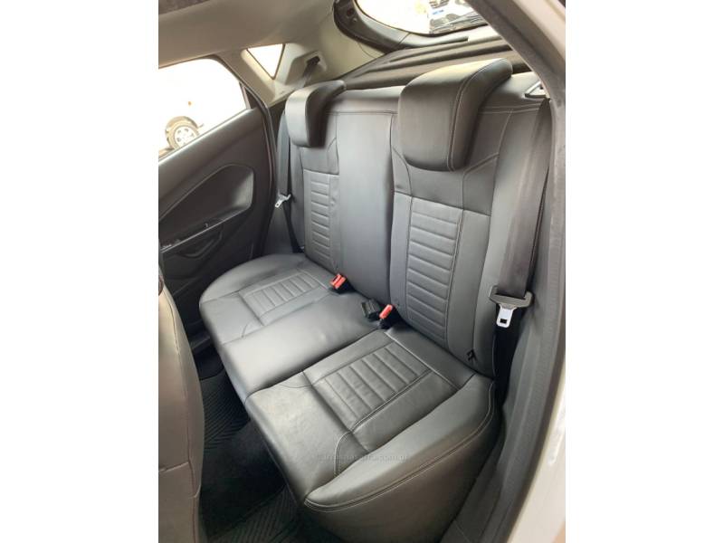 FORD - FIESTA - 2014/2015 - Branca - R$ 50.990,00
