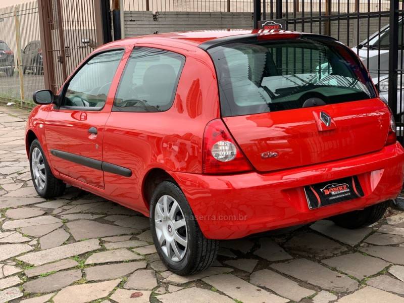 RENAULT - CLIO - 2010/2011 - Vermelha - R$ 20.990,00