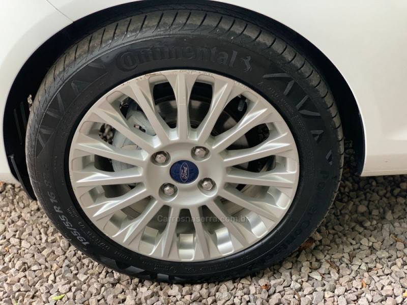 FORD - FIESTA - 2014/2015 - Branca - R$ 50.990,00