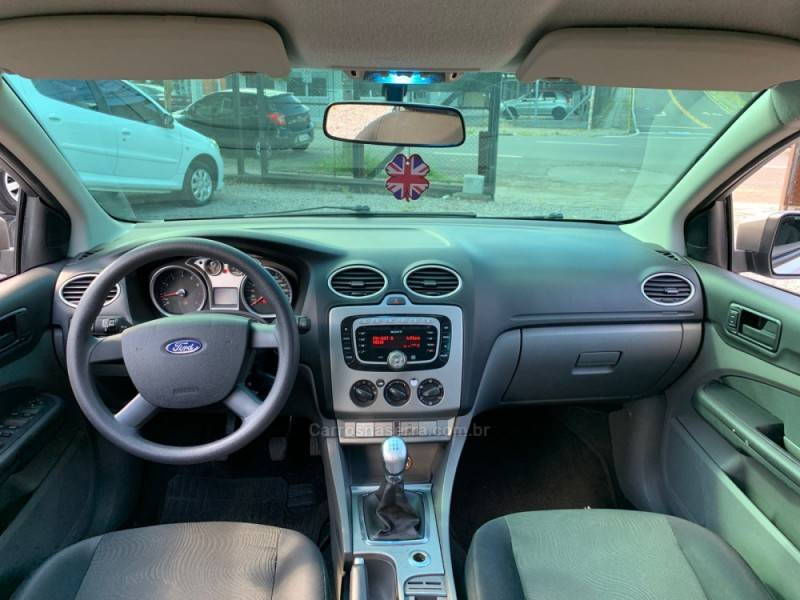 FORD - FOCUS - 2008/2009 - Prata - R$ 29.500,00