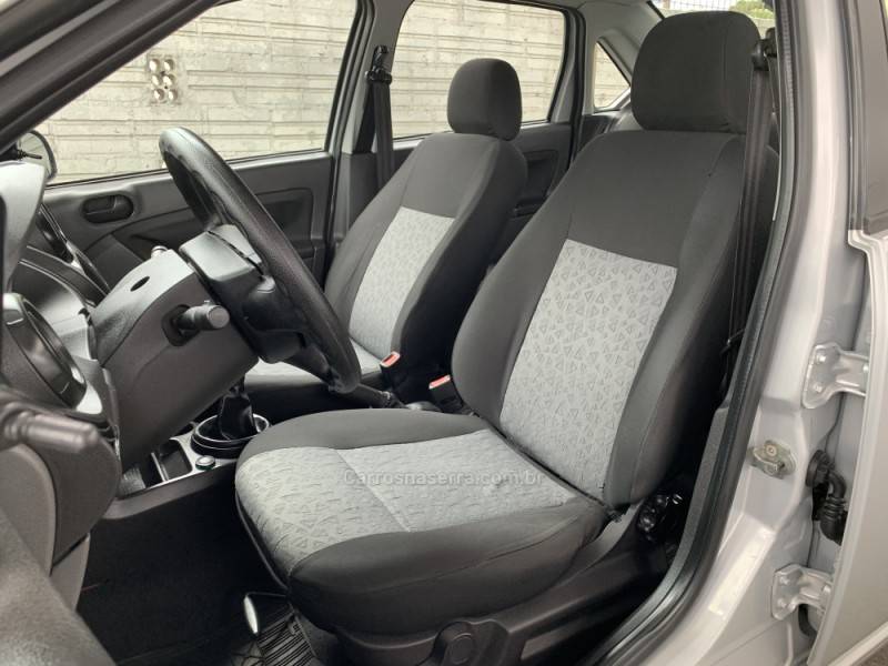 FORD - FIESTA - 2012/2013 - Prata - R$ 31.990,00