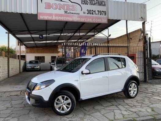 RENAULT - SANDERO - 2013/2014 - Branca - R$ 43.990,00