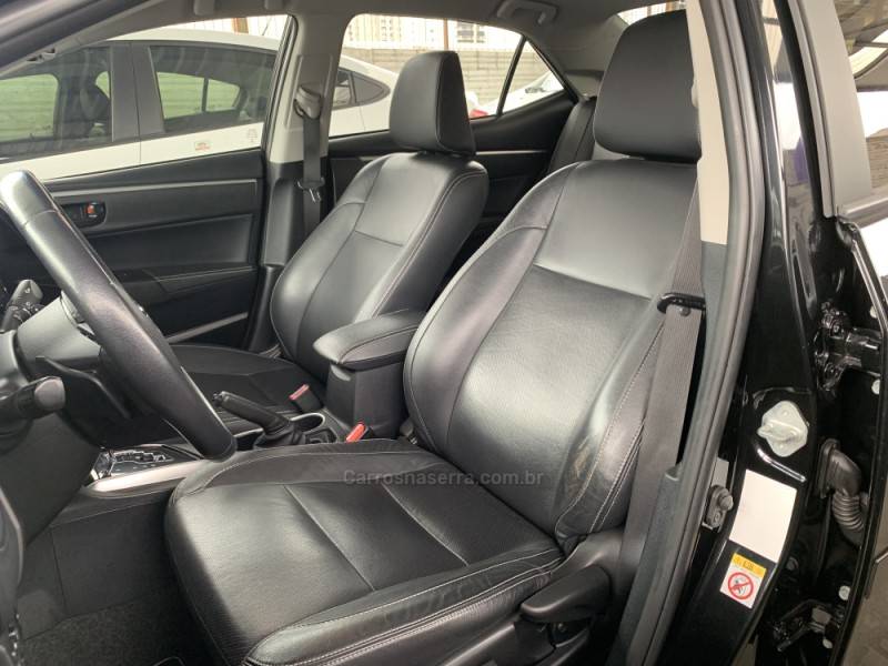 TOYOTA - COROLLA - 2017/2018 - Preta - R$ 105.990,00