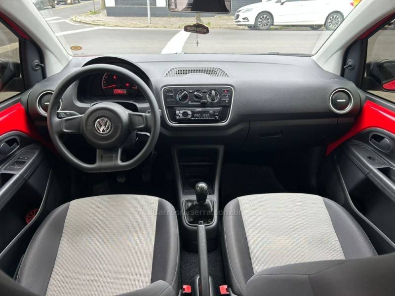 VOLKSWAGEN - UP - 2016/2017 - Vermelha - R$ 42.990,00