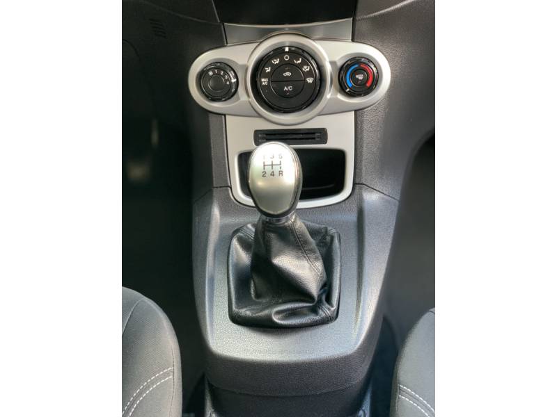 FORD - FIESTA - 2013/2014 - Vermelha - R$ 45.990,00