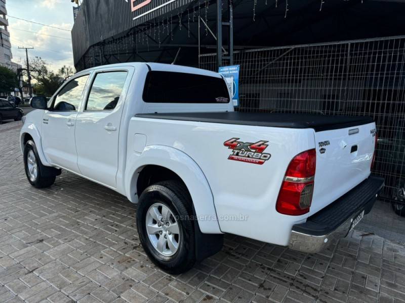 TOYOTA - HILUX - 2013/2013 - Branca - R$ 139.990,00