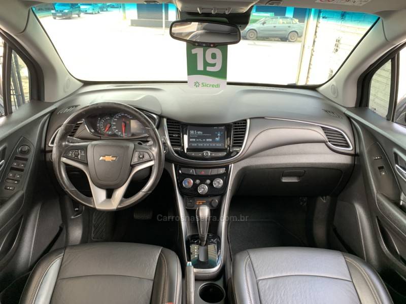 CHEVROLET - TRACKER - 2018/2019 - Cinza - R$ 91.990,00