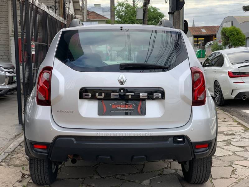 RENAULT - DUSTER - 2017/2018 - Prata - R$ 66.990,00