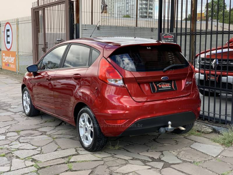 FORD - FIESTA - 2013/2014 - Vermelha - R$ 45.990,00