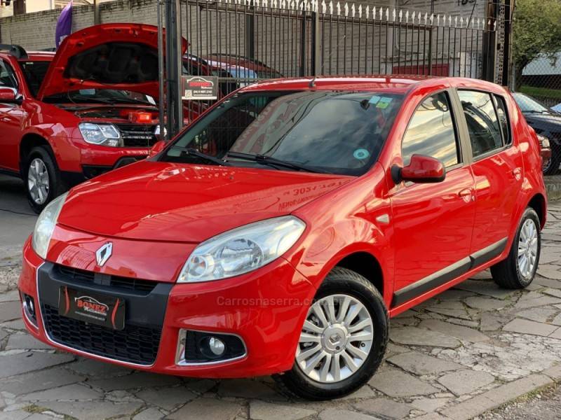 RENAULT - SANDERO - 2011/2012 - Vermelha - R$ 36.990,00