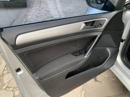 VOLKSWAGEN - GOLF - 2013/2014 - Prata - R$ 69.990,00