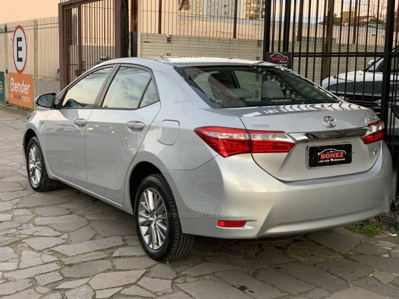 TOYOTA - COROLLA - 2015/2016 - Prata - R$ 87.990,00