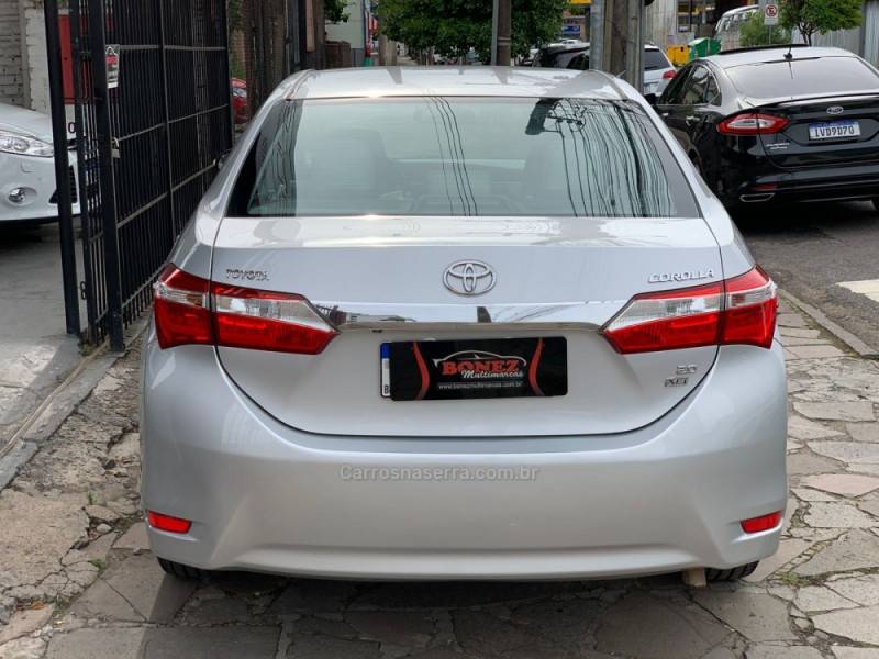 TOYOTA - COROLLA - 2014/2015 - Prata - R$ 88.990,00