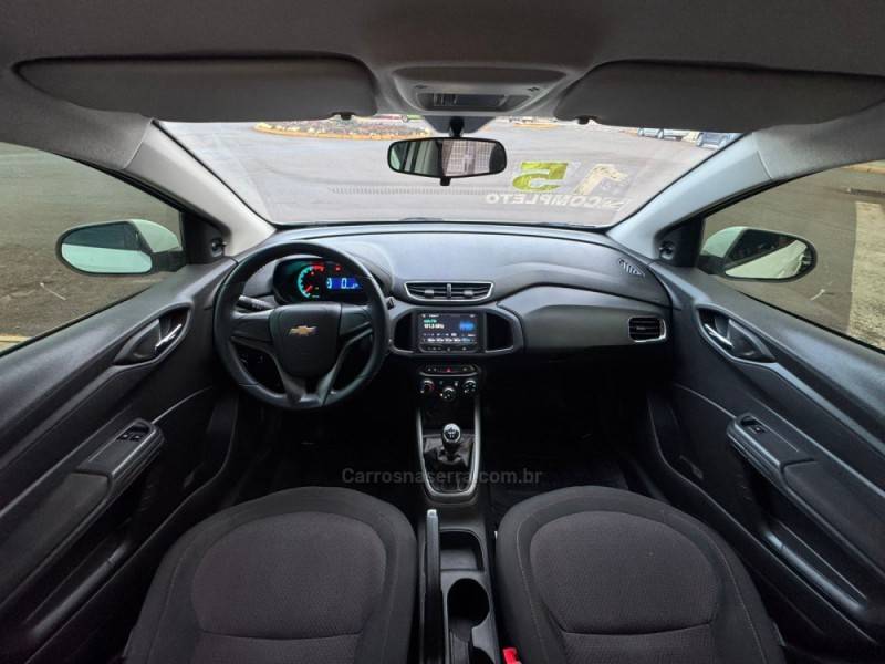 CHEVROLET - ONIX - 2015/2015 - Branca - R$ 53.990,00