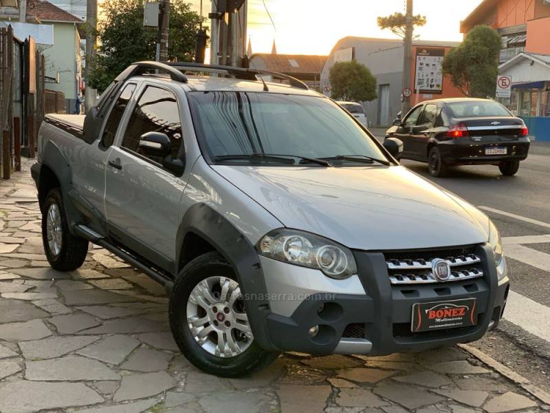 FIAT - STRADA - 2010/2011 - Prata - R$ 47.990,00