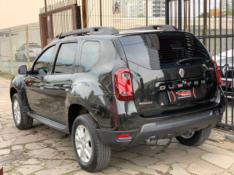 RENAULT - DUSTER - 2017/2018 - Preta - R$ 68.990,00