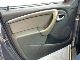 RENAULT - SANDERO - 2010/2011 - Cinza - R$ 31.990,00