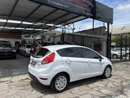 FORD - FIESTA - 2017/2018 - Branca - R$ 53.990,00