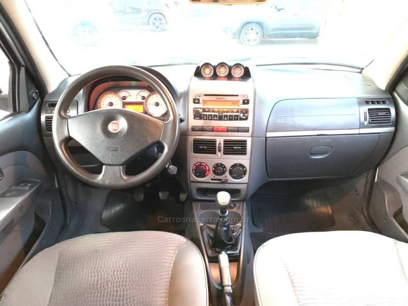 FIAT - STRADA - 2010/2011 - Prata - R$ 47.990,00