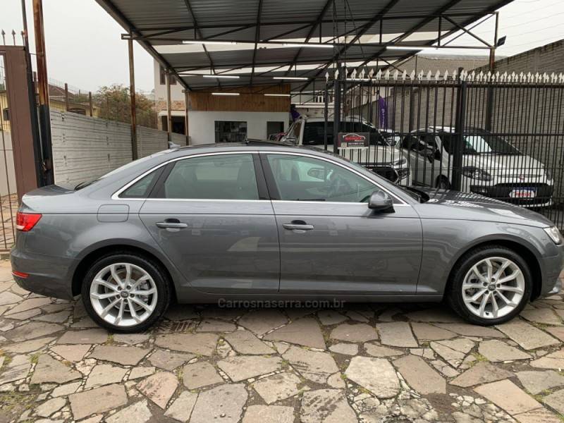 AUDI - A4 - 2016/2017 - Cinza - R$ 120.990,00