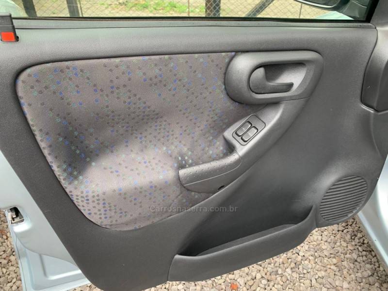 CHEVROLET - CORSA - 2011/2012 - Prata - R$ 29.990,00