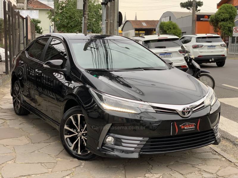 TOYOTA - COROLLA - 2017/2018 - Preta - R$ 105.990,00
