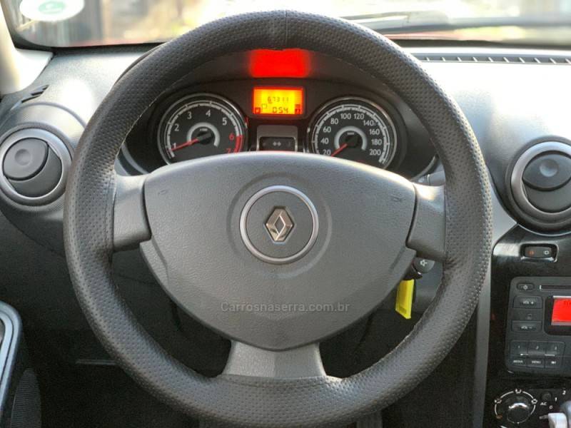 RENAULT - SANDERO - 2011/2012 - Vermelha - R$ 36.990,00