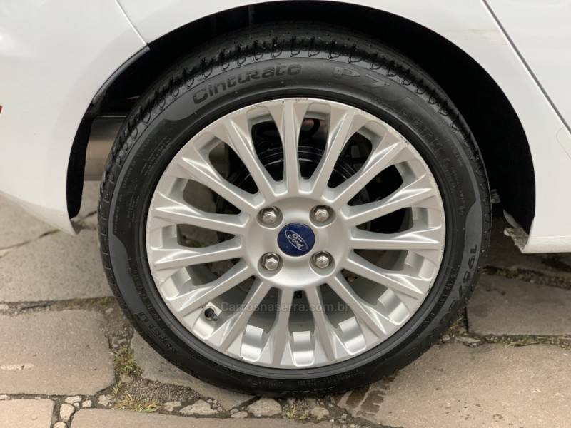 FORD - FIESTA - 2014/2015 - Branca - R$ 51.990,00