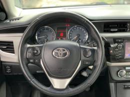 TOYOTA - COROLLA - 2014/2015 - Prata - R$ 88.990,00