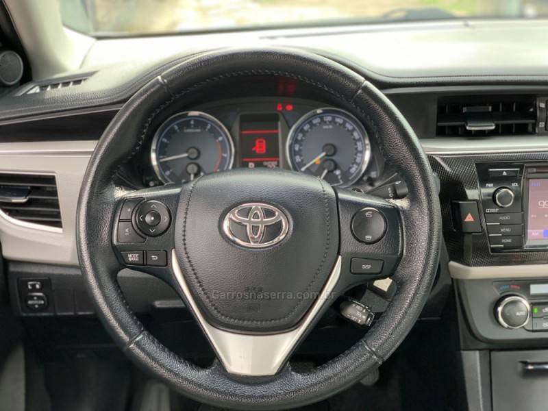 TOYOTA - COROLLA - 2014/2015 - Prata - R$ 88.990,00
