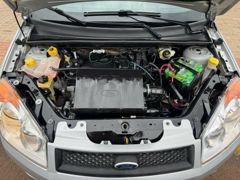FORD - FIESTA - 2008/2009 - Branca - R$ 29.990,00