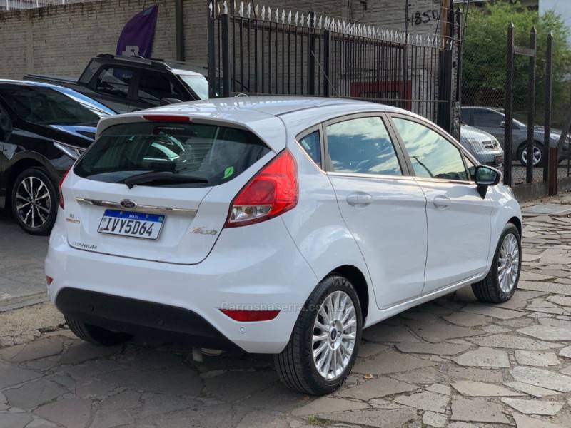 FORD - FIESTA - 2014/2015 - Branca - R$ 50.990,00