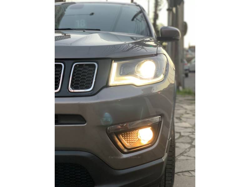 JEEP - COMPASS - 2017/2018 - Cinza - R$ 91.990,00