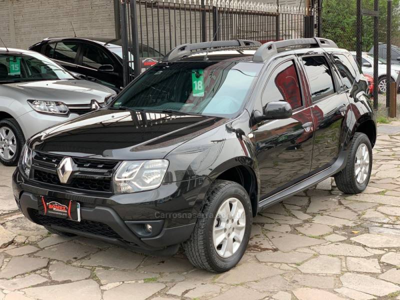 RENAULT - DUSTER - 2017/2018 - Preta - R$ 68.990,00