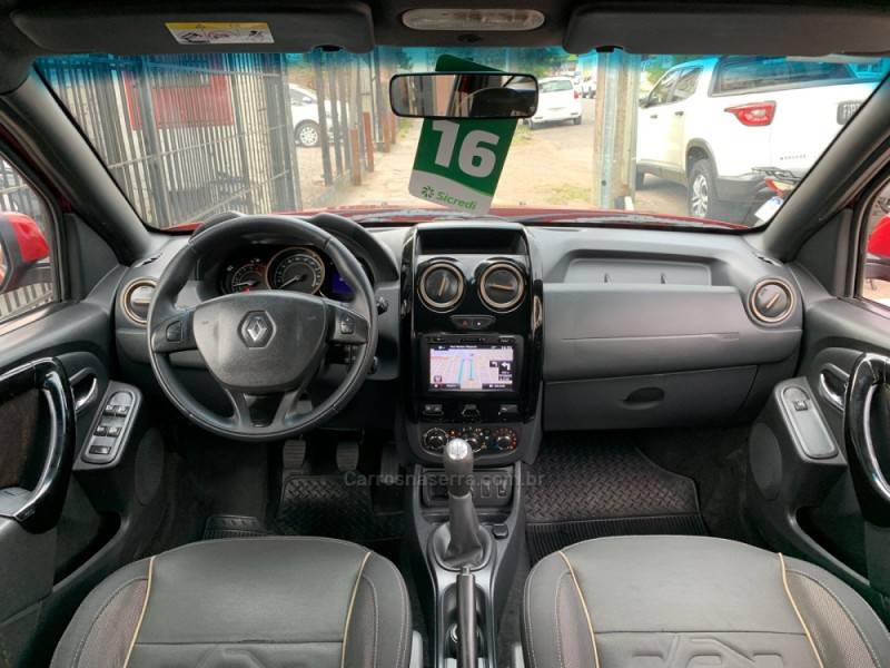 RENAULT - DUSTER - 2015/2016 - Vermelha - R$ 61.990,00