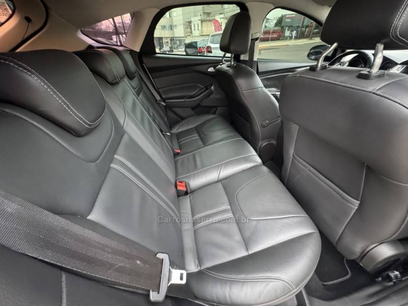 FORD - FOCUS - 2015/2015 - Branca - R$ 56.990,00