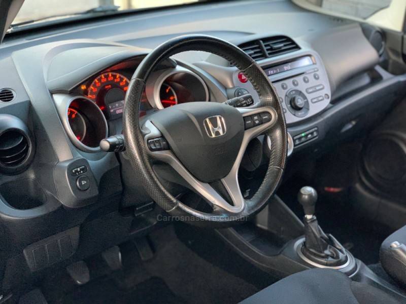 HONDA - FIT - 2010/2011 - Preta - R$ 43.990,00