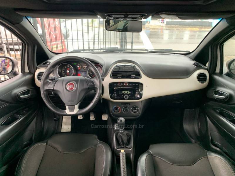 FIAT - PUNTO - 2014/2015 - Branca - R$ 69.990,00