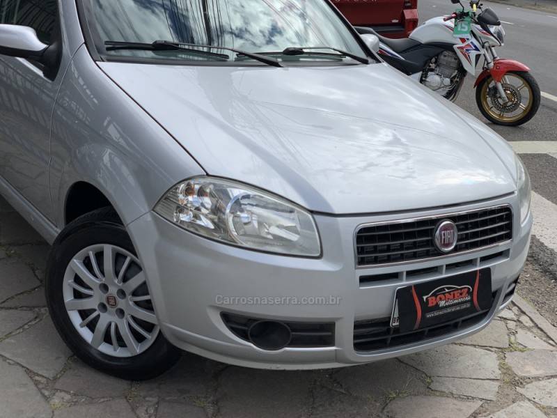 FIAT - SIENA - 2010/2011 - Prata - R$ 33.500,00