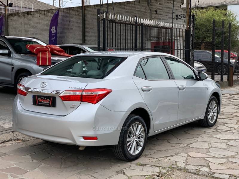 TOYOTA - COROLLA - 2014/2015 - Prata - R$ 88.990,00
